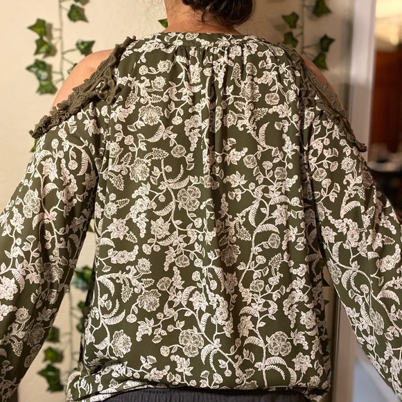 Pleione long sleeve sage flower blouse - Picture 2 of 4